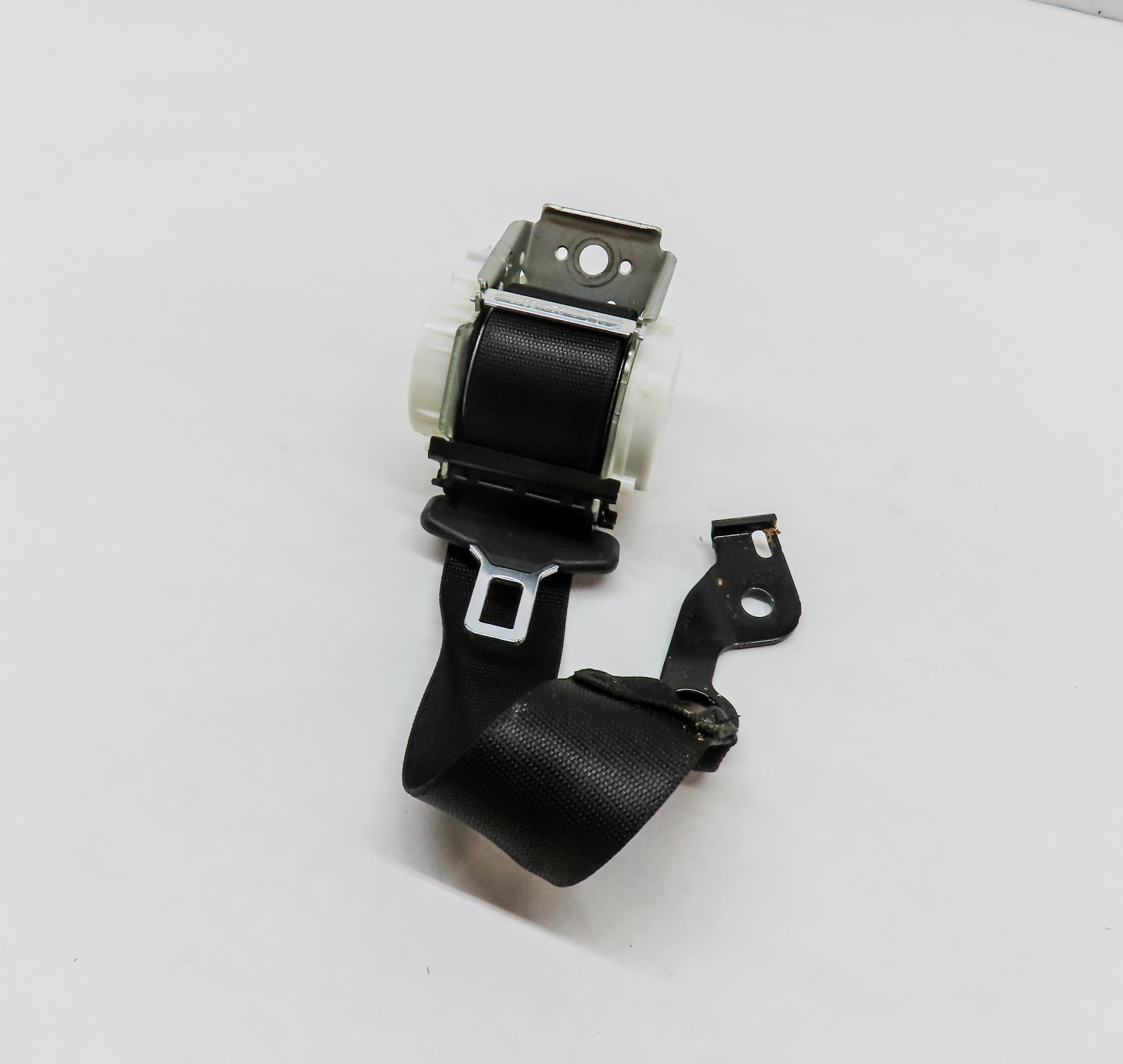 2014 MERCEDES E350 SEDAN (W212) REAR CENTER SEAT SEATBELT RETRACTOR  (BLACK) — exact item pictured